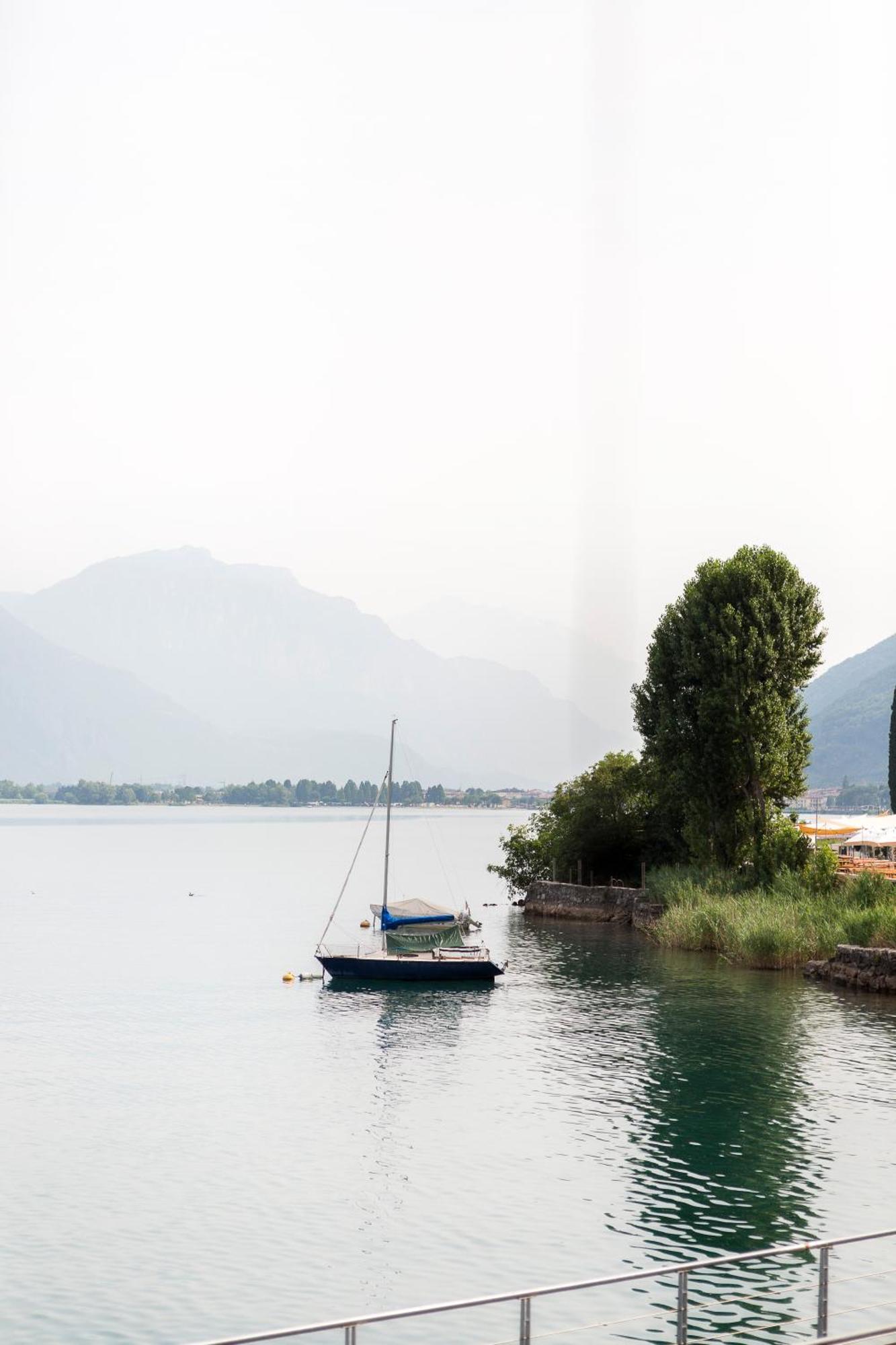 Lakefront Home Residenza Il Gallo In Riva Al Lago Pisogne Extérieur photo